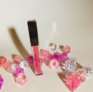 Dimedivalash matte lipstick pinky #8 color.